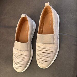 Vionic Women's Vionic Roxan Light Grey Nubuck